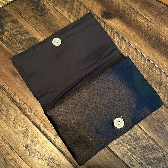 NWT Amber Sceats Rhinestone Satin Clutch/Purse/Bag - Picture 3 of 10